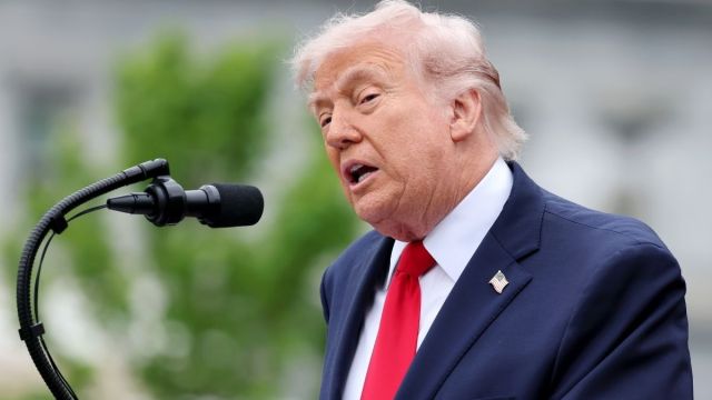 Donald Trump’s 15-Foot Gold Statue at Golf Course Raises Eyebrows
