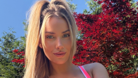 Paige Spiranac Grabs Attention With New Pink Golf Course Outfit
