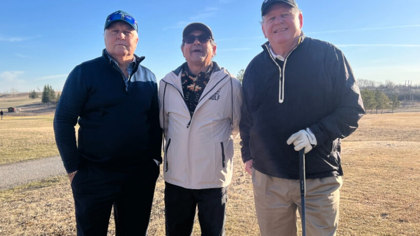 VIDEO: Regina golf season tees off as dedicated early birds hit the fairway