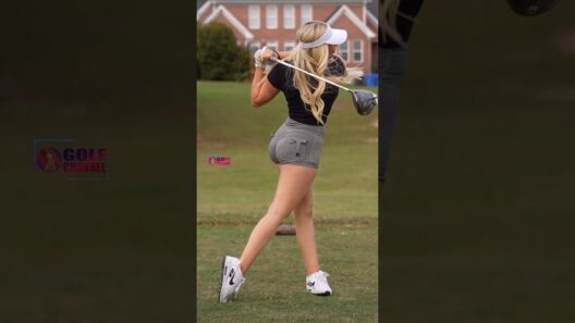 Amazing Golf Swing you need to see | Golf Girl awesome swing | Golf shorts | Kaelee Rene