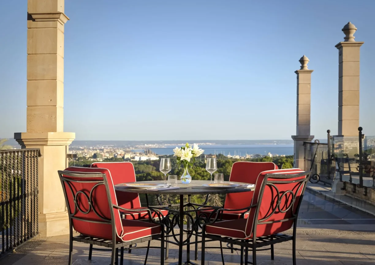 Arabella Dining Overlooking the Sea