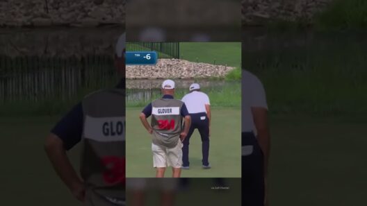 Lucas Glover removed his shoes on the 10th green at the 3M Open 👀