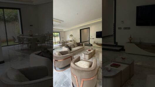 En location villa duplex de 8 pièces, à la Riviera Golf 4, Beverlys Hills, Abidjan, Côte d'Ivoire.
