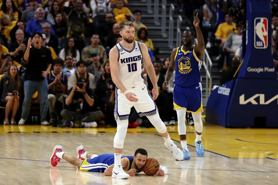 <a class="link " href="https://sports.yahoo.com/nba/players/5642/" data-i13n="sec:content-canvas;subsec:anchor_text;elm:context_link" data-ylk="slk:Domantas Sabonis;sec:content-canvas;subsec:anchor_text;elm:context_link;itc:0" data-yga="{"yLinkElement":"context_link","yModuleName":"content-canvas","yLinkText":"Domantas Sabonis","ySubModuleName":"anchor_text","yHasCommerce":false}">Domantas Sabonis</a> #10 of the Sacramento Kings steps over <a class="link " href="https://sports.yahoo.com/nba/players/4612/" data-i13n="sec:content-canvas;subsec:anchor_text;elm:context_link" data-ylk="slk:Stephen Curry;sec:content-canvas;subsec:anchor_text;elm:context_link;itc:0" data-yga="{"yLinkElement":"context_link","yModuleName":"content-canvas","yLinkText":"Stephen Curry","ySubModuleName":"anchor_text","yHasCommerce":false}">Stephen Curry</a> #30 of the <a class="link " href="https://sports.yahoo.com/nba/teams/golden-state/" data-i13n="sec:content-canvas;subsec:anchor_text;elm:context_link" data-ylk="slk:Golden State Warriors;sec:content-canvas;subsec:anchor_text;elm:context_link;itc:0" data-yga="{"yLinkElement":"context_link","yModuleName":"content-canvas","yLinkText":"Golden State Warriors","ySubModuleName":"anchor_text","yHasCommerce":false}">Golden State Warriors</a> Getty Images