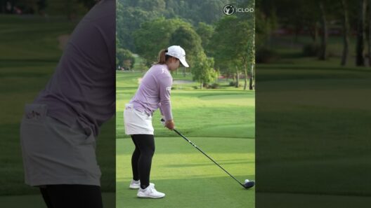 Consistently strong tee shots... Mao Saigo.