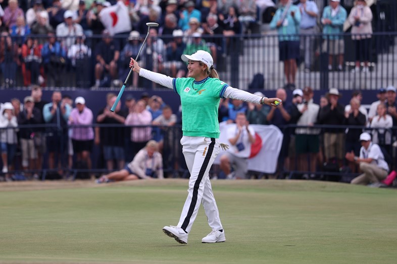 Japan's Shiho Kuwai won the AIG Women's Open - becoming the first major winner to play with a yellow golf ball.
