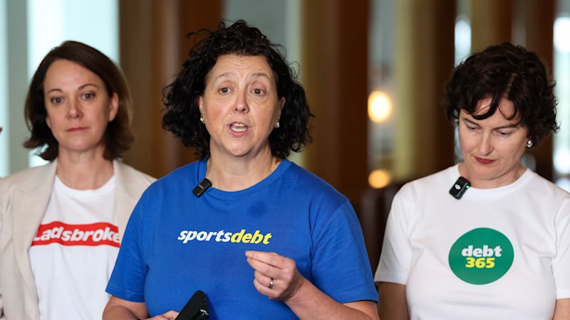 Kooyong MP Monique Ryan slams Camberwell Golf Club after women dumped from its committee