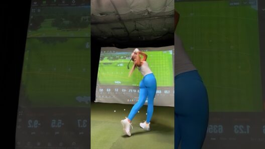 Amazing Golf Swing you need to see | Golf Girl awesome swing | Golf shorts | VAN EINERSON