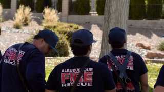 Crews respond to three bears in tree at golf course